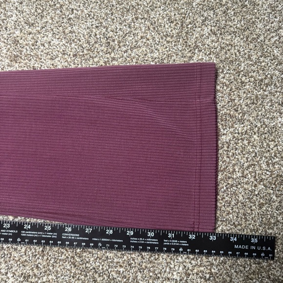 Lululemon Athletica Women’s 6 Wide Leg Maroon Leggings - Picture 7 of 11